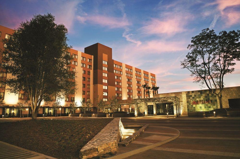 Los Angeles Marriott Burbank Airport Exterior photo