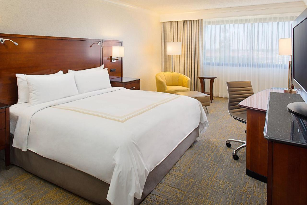 Los Angeles Marriott Burbank Airport Exterior photo