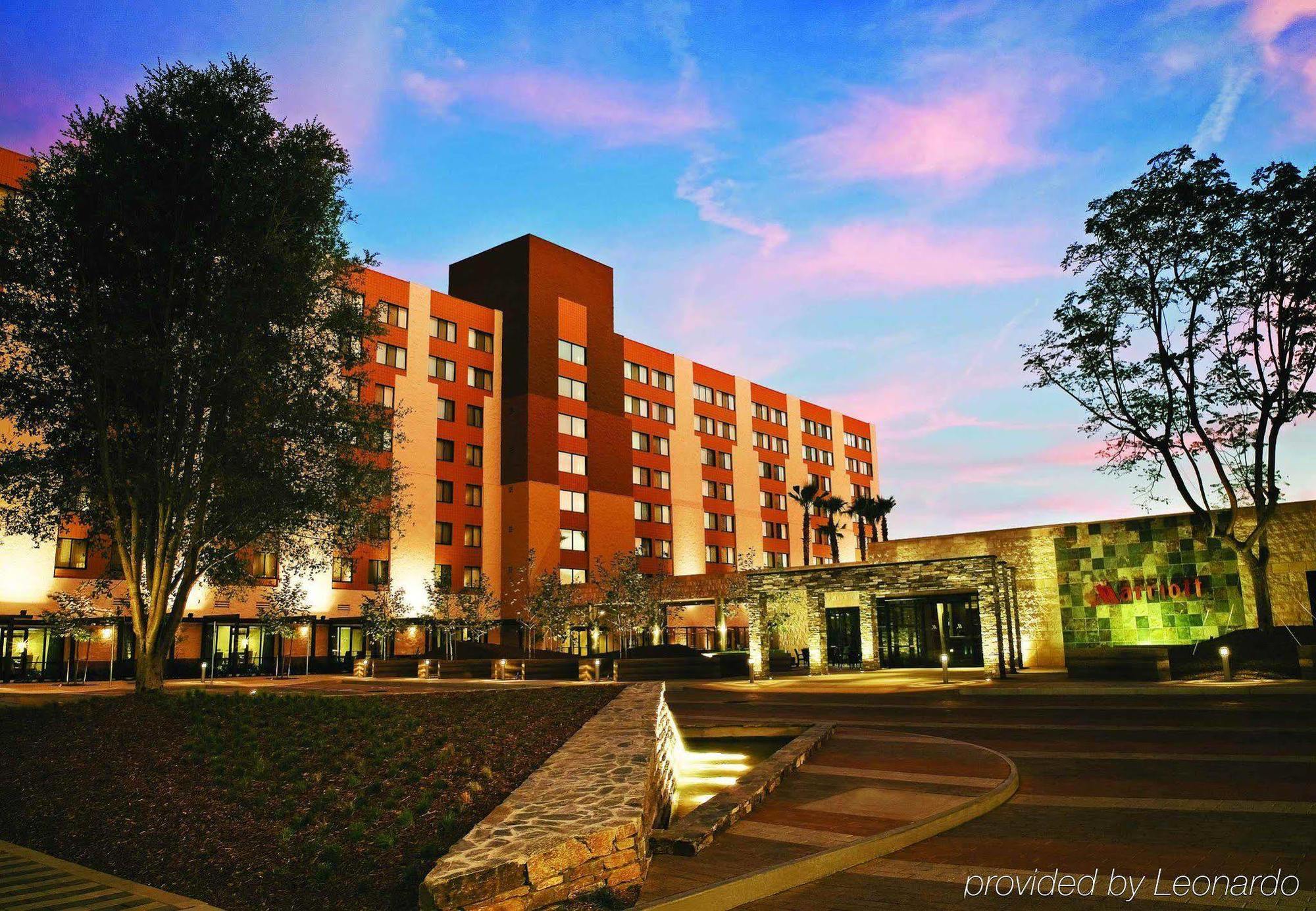 Los Angeles Marriott Burbank Airport Exterior photo